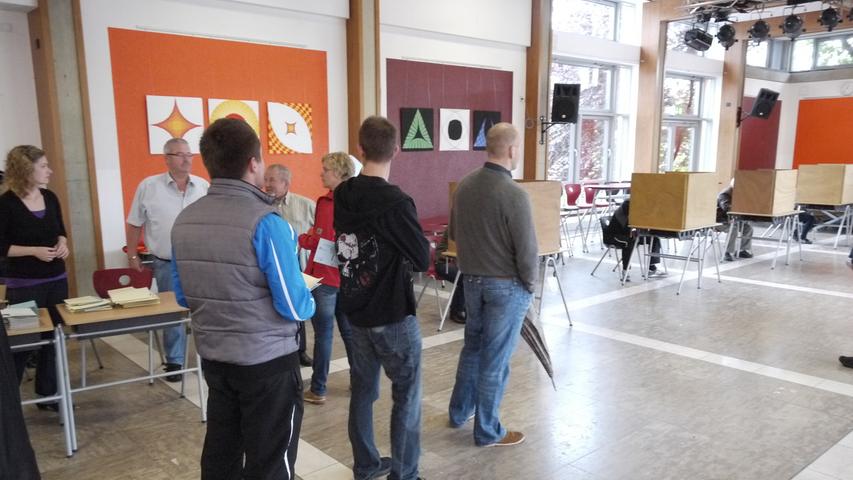 In der Realschule in Herzogenaurach läuft die Organisation der Landtagswahl reibungslos ab...