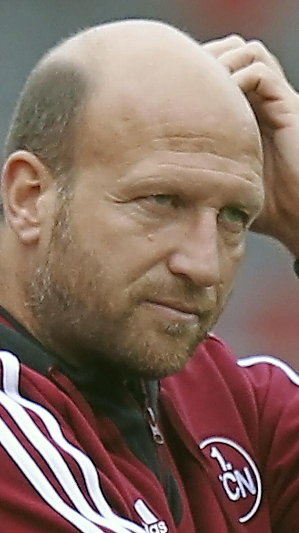 Als Interimscoach durfte sich der U23-Coach des Clubs - Roger Prinzen - in der ersten Liga erproben. Das kurze Intermezzo endete jedoch schon wieder nach knapp zwei Wochen, am 21. Oktober, denn die Verantwortlichen betrieben ihre Trainersuche auf Hochtouren und...