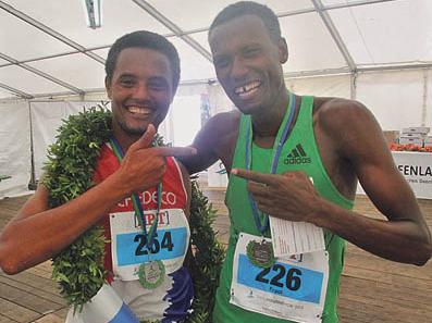 Hatten viel Spaß im Seenland: Die äthiopischen Topläufer Asfaw Brihanu Mekonnen (li.) und Fraol Lencho Holjira.