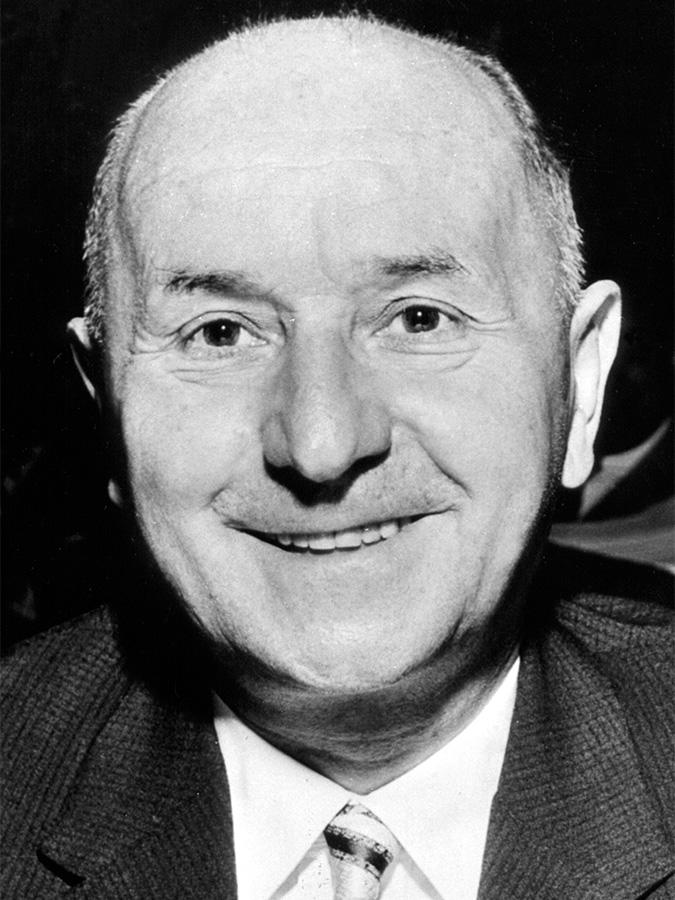 1933 wurde Hanns Seidel als Mitglied der Bayerischen Volkspartei (BVP) von den Nationalsozialisten verhaftet und emigrierte nach Litauen. Nach dem Zweiten Weltkrieg kehrte der Jurist nach Deutschland zurück, wurde Mitglied der CSU und war 1957 bis 1960 bayerischer Ministerpräsident. Er trat aus gesundheitlichen Gründen zurück.