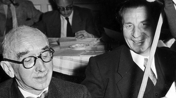 Fritz Schäffer (links) war 1945 von Ende Mai bis Ende September der erste Bayerische Ministerpräsident nach dem Zweiten Weltkrieg. Er wurde von der amerikanischen Militärregierung eingesetzt und diente gleichzeitig als Leiter des Bayerischen Finanzministeriums. Als Ministerpräsident war er parteilos, später wurde er CSU-Mitglied.