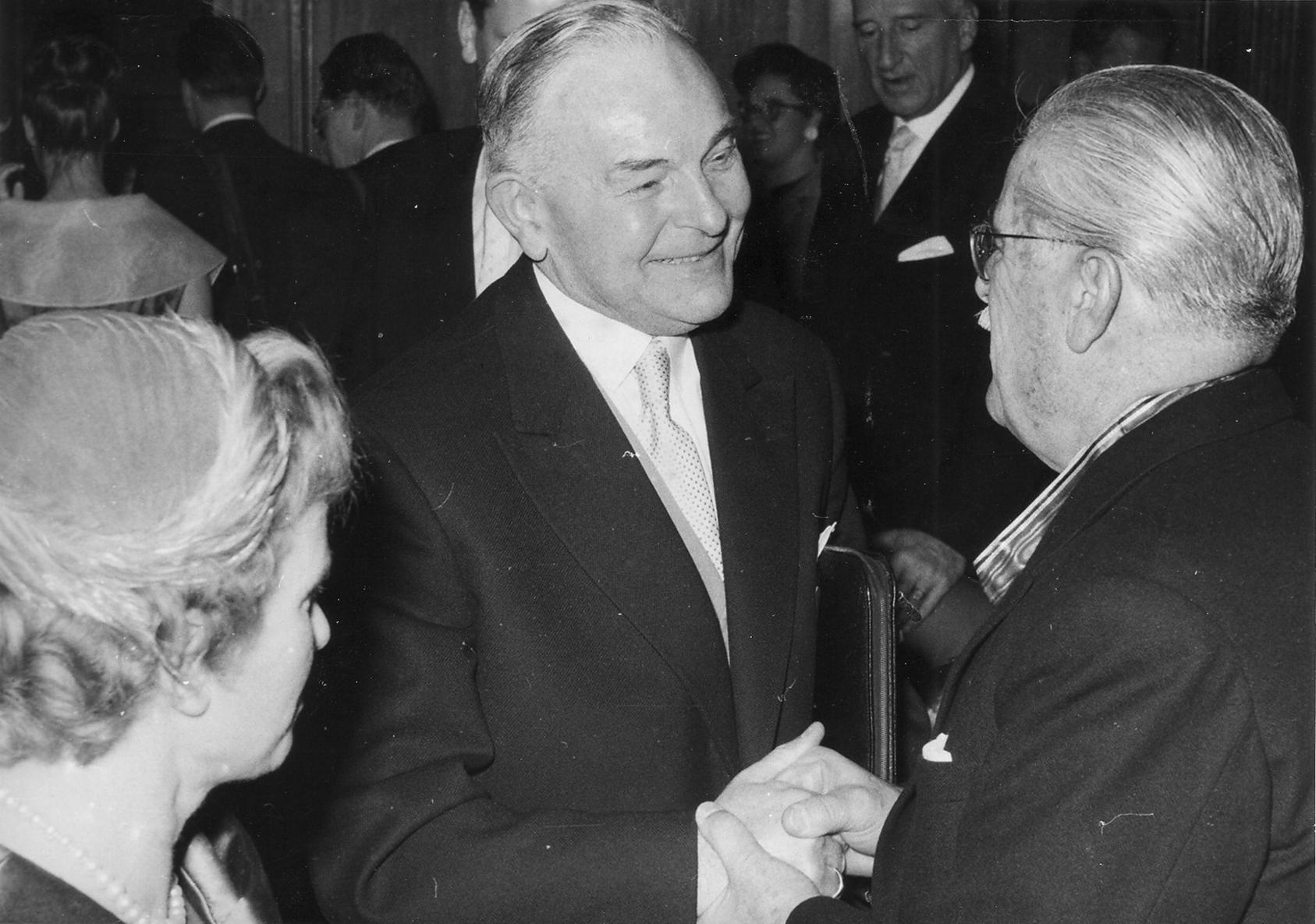 Hans Ehard (CSU) wurde 1946 zum Bayerischen Ministerpräsident und Mitglied des Länderrates des amerikanischen Besatzungsgebietes gewählt. Neben Wilhelm Hoegner ist er der einzige Ministerpräsident nach dem Zweiten Weltkrieg, der zweimal ins Amt gewählt wurde.