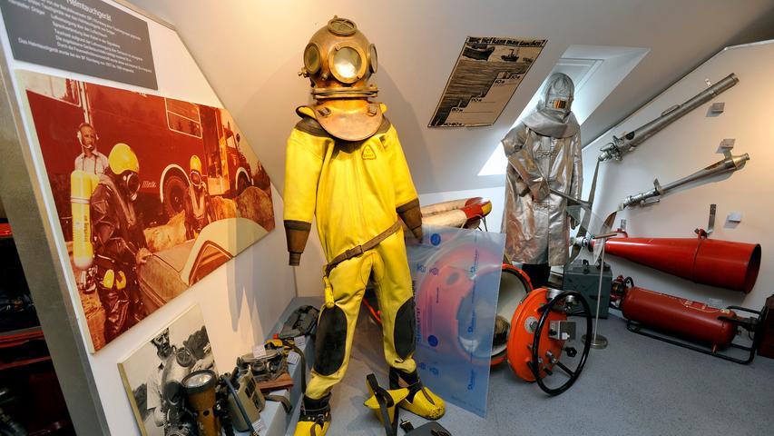 Die Feuerwehr ist auch für unter-Wasser-Einsätze gewappnet, auch wenn die Ausrüstung heute sicher moderner ist.