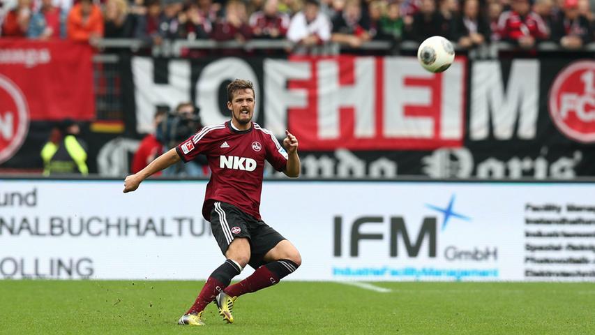 Verteidigte ebenso robust wie konzentriert, bot BVB-Star Lewandowski auch im Rede­duell couragiert die Stirn und ent­deckte zudem beim 1:1 sein Torjäger-Gen wieder. Redaktion: 2 | kicker: 2 | User: 2,1 (355 Stimmen)