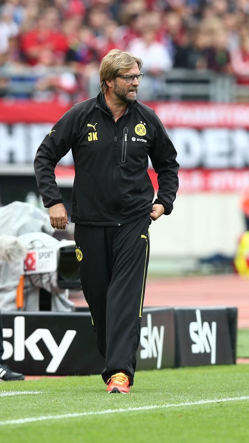Nach seinem Ausraster in Neapel diesmal wieder am Spielfeldrand: BVB-Coach Jürgen Klopp. Grund, sich aufzuregen, hat zunächst aber Trainer-Kollege...
