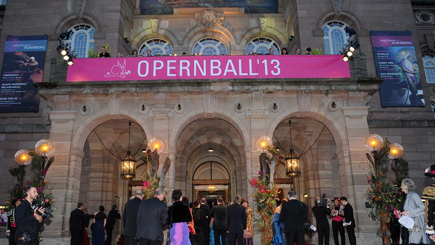 Bis in die frühen Morgenstunden tanzten die rund 3000 Gäste im Opernhaus.