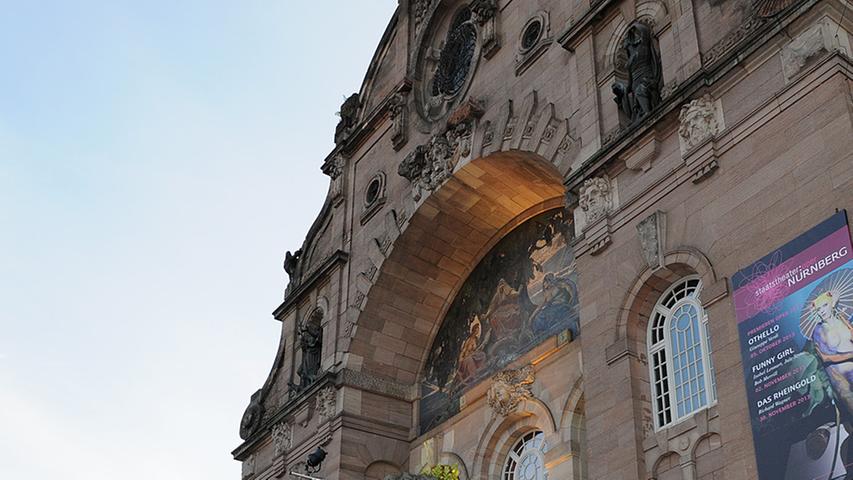 Das Nürnberger Opernhaus eignet sich hervorragend als Kulisse für einen opulenten Ball.