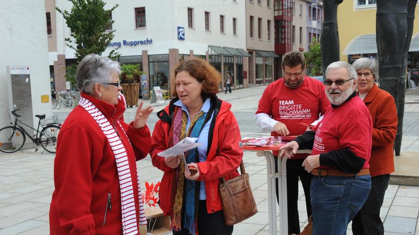 Auch das "Team Brigitte Bachmann" gab im Endspurt für ihre SPD-Kandidatin noch einmal alles.