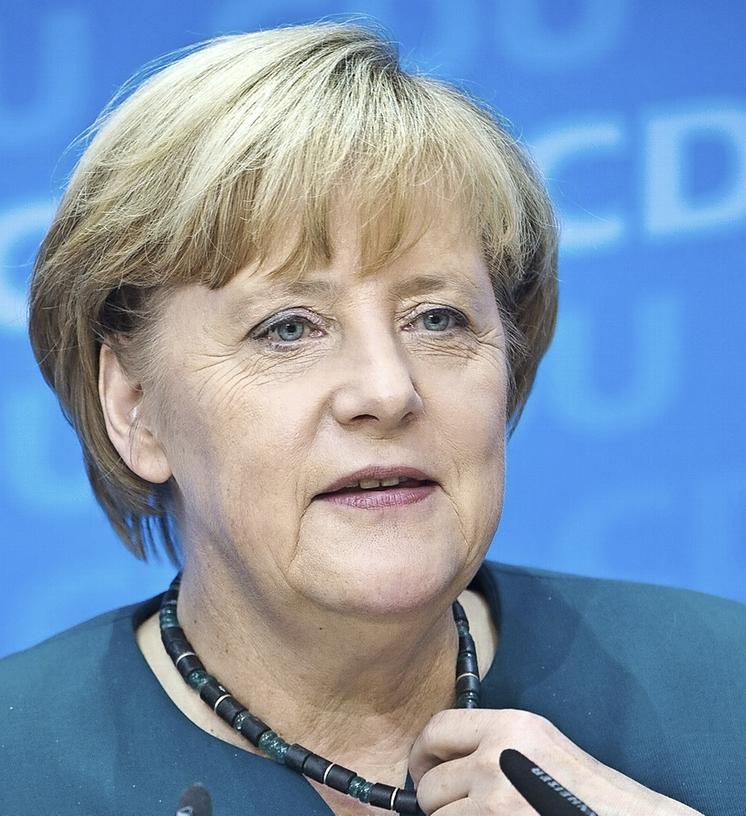 Bundeskanzlerin Angela Merkel trifft sich am Montag mit Vertreter des Zentralrats Deutscher Sinti und Roma im Kanzleramt . Bundeskanzlerin Angela Merkel trifft sich am Montag mit Vertreter des Zentralrats Deutscher Sinti und Roma im Kanzleramt .