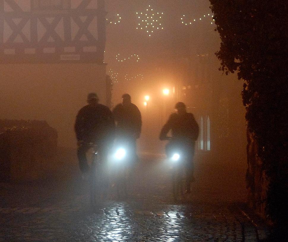 Vor allem im Herbst und Winter sollten Radfahrer auf ausreichende Beleuchtung an ihren Drahteseln achten.
