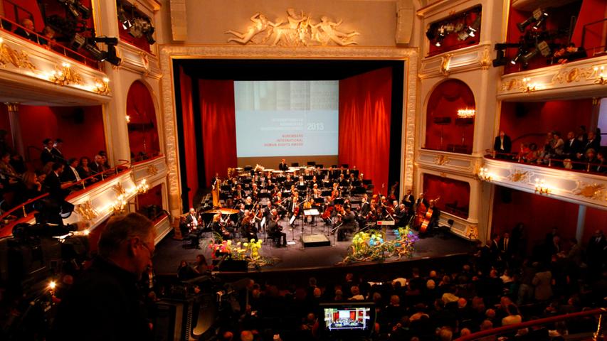 Die Ränge im Opernhaus waren während der Zeremonie voll besetzt.