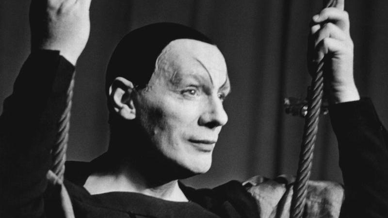 Gustaf Gründgens als Mephisto in einer Szene von Goethes Faust II im Jahr 1959: Michael Nowak und Martin Mottier verfilmen jetzt den "Urfaust" auf Fränkisch.