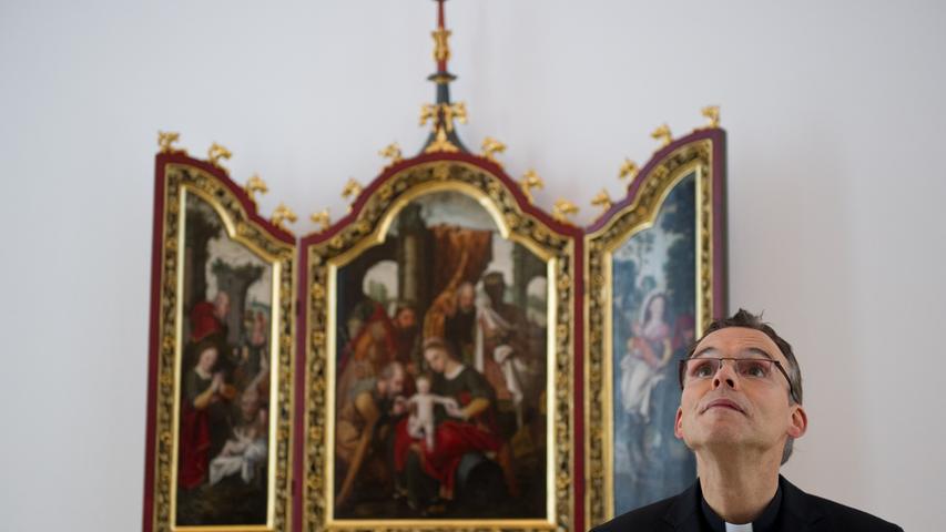 Das Bistum bezifferte am 7. Oktober 2013 die Gesamtkosten auf rund 31 Millionen Euro. Nach Bekanntwerden dieser Kostenexplosion wurden Rücktrittsforderungen gegen den Bischof laut.