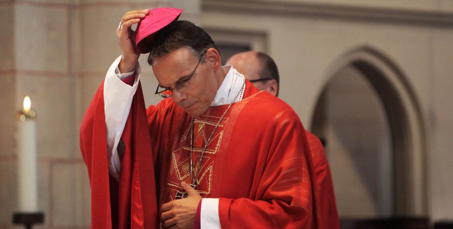 Die Staatsanwaltschaft Hamburg gab am 10. Oktober 2013 bekannt, dass sie einen Strafbefehl gegen den Bischof beantragt habe.
