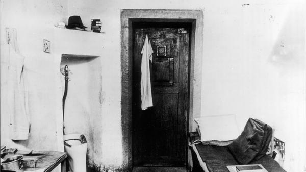 Blick in eine der Zellen im Nürnberger Gefängnis, in denen die Angeklagten saßen.