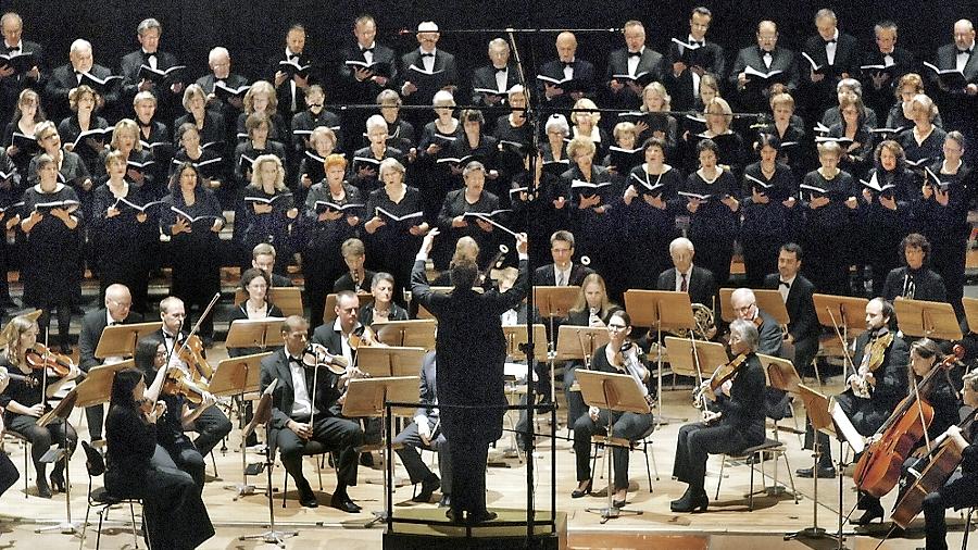Insistierendes Getümmel: Der Siemens-Chor und das „Collegium musicum Nürnberg“ beim Konzert.