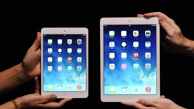 Bereits im September 2013 stampfte Apple das iPad Air aus dem Boden, der Nachfolger des iPad 4. Es zeichnet sich aus durch ein dünneres Gehäuse und leichteres Gewicht. Ein Trend, der noch mehr Technik auf noch weniger Raum darstellt.