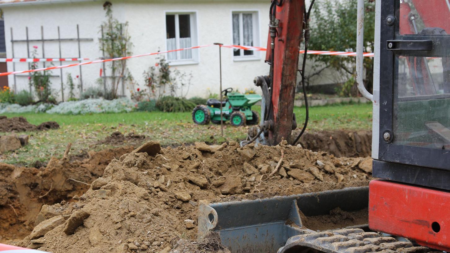 Zwei vergrabene Babyleichen wurden im Oktober 2013 vor einem Mehrfamilienhaus in Bad Alexandersbad und auf einem Bauernhof außerhalb des Ortes gefunden.