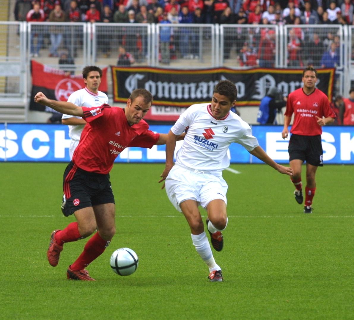Nürnberg gegen Freiburg bedeutet Abstiegkampf. 2013/14 war dies bereits am 11. Spieltag der Fall. In der Vergangenheit trafen die Duelle oft Entscheidungen über die jeweilige Klassenzugehörigkeit. In einem Fall war dies aus fränkischer Perspektive besonders schmerzlich.