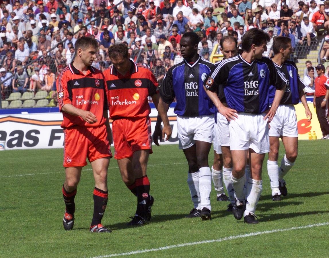 In der ersten Hälfte bringt Ali Günes - begünstigt von unzureichender Nürnberger Abwehrarbeit - die Gäste in Front. Wenig später legt er – nach einer Kerze am Nürnberger Fünfer, die auch FCN-Keeper Andreas Köpke staunend betrachtet - den zweiten Treffer nach. Nachdem Marek Nikl auf 1:2 verkürzt, ist ein zuvor lethargischer Club gleichwohl der Rettung nahe.