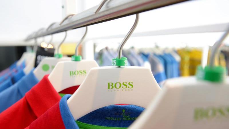 Die Textilbranche in Deutschland fordert in der Corona-Krise Staatshilfe. Hugo Boss braucht derweil einen neuen Chef.