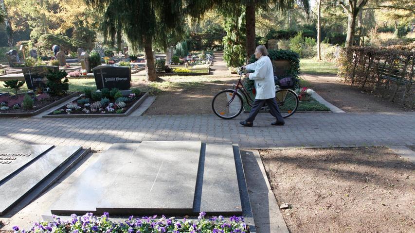 Der Neue Friedhof bietet den Trauernden beim Besuch der verblichenen Lieben...