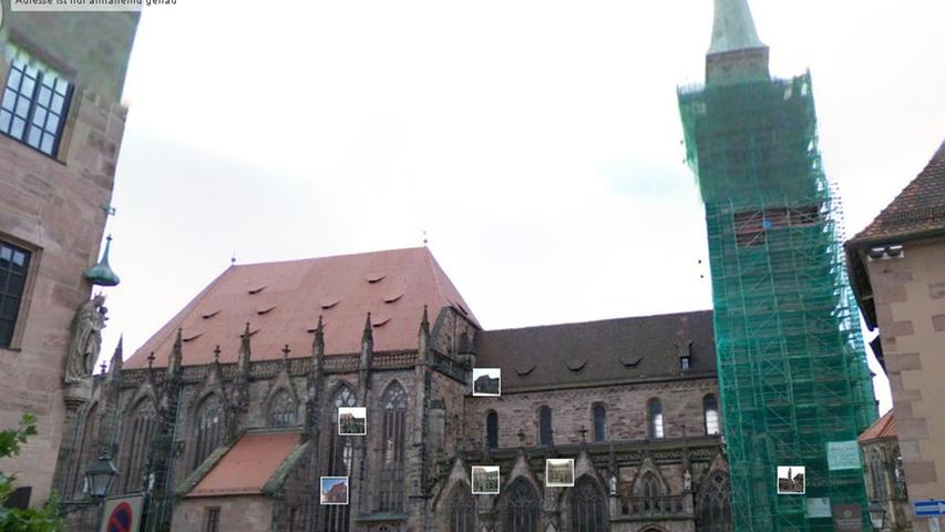 Schaut man auf Google Street View am Albrecht Dürer Platz vorbei, kann man seltsames erleben. Hier ist der Kirchturm von St. Sebald noch verhüllt...