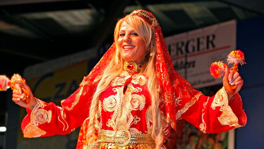 Die Frauen verzauberten die Zuschauer mit ihren orientalischen Tänzen.