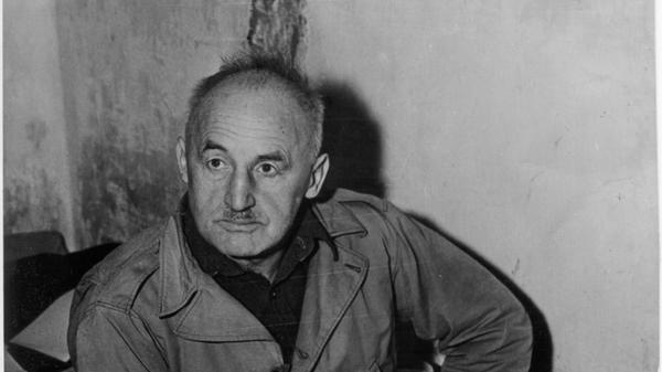 Der Gründer, Eigentümer und Herausgeber des antisemitischen Hetzblattes "Der Stürmer", Julius Streicher, wurde im Hauptkriegsverbrecherprozess zum Tode verurteilt. Streicher war im Nürnberger Stadtrat, von 1924 bis 1932 war er Abgeordneter des Bayerischen Landtags und von 1933 bis 1945 Mitglied des Reichstags. In der NSDAP war er von 1925 bis 1940 Gauleiter für Mittelfranken, später von Franken. In dieser Eigenschaft gab er sich schon in den 1930er Jahren den Titel „Frankenführer“. Am Morgen des 16. Oktober 1946 wurde das Todesurteil durch Strang wegen Verbrechen gegen die Menschlichkeit vollstreckt.