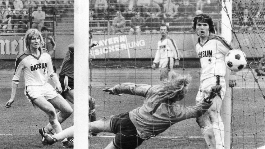 Mit 4:1 zügelt der Club 1980 die Fohlen, bei denen Lothar Matthäus ebenso wie Hans-Günter Bruns, Winfried Schäfer und Armin Veh zum Einsatz kamen. Michael Eggert, Werner Heck und zweimal "Schorsch" Volkert heißen die Torschützen im Team von Club-Coach Horst Heese.
