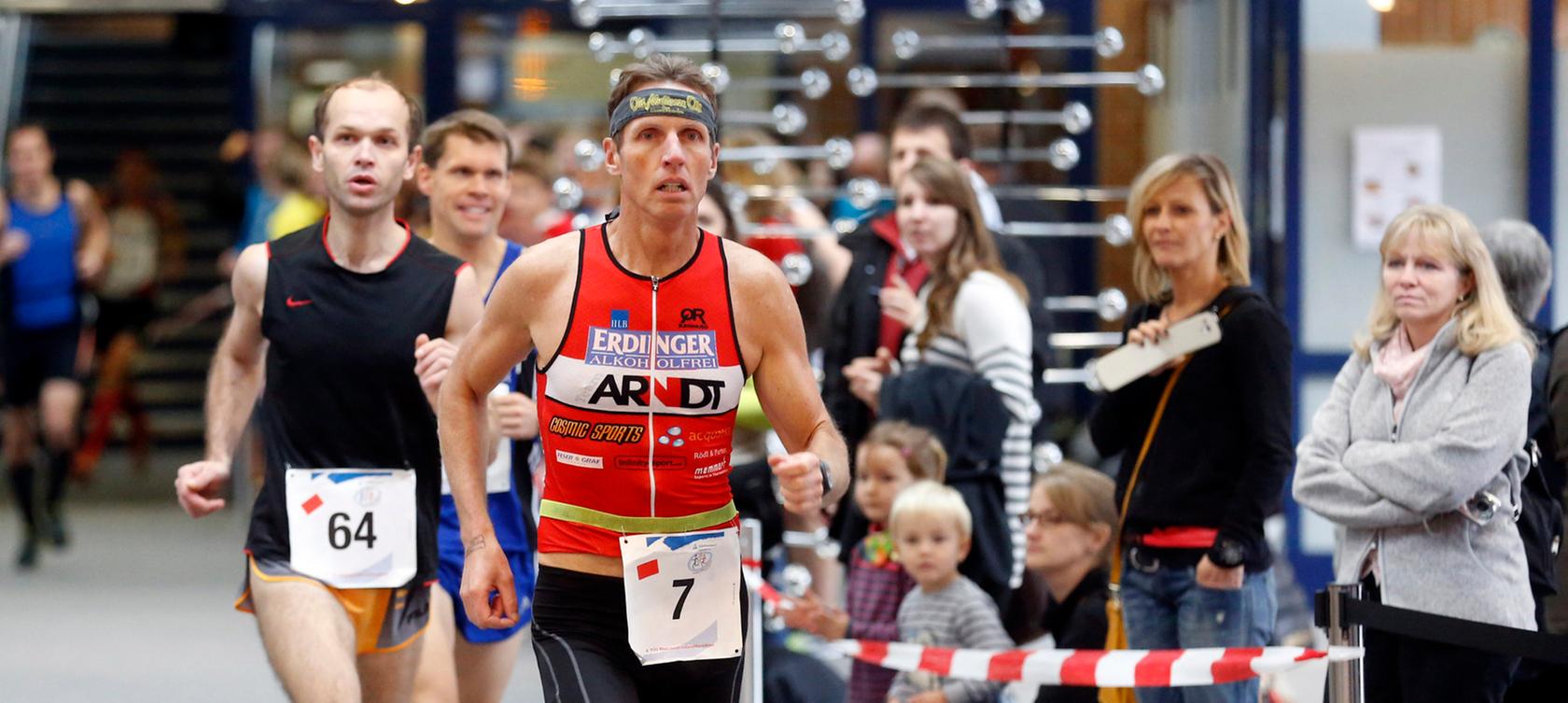 Beim Indoor-Marathon in Nürnberg bewiesen die Sportler im Gebäude des Tüv Rheinland ihr Können.