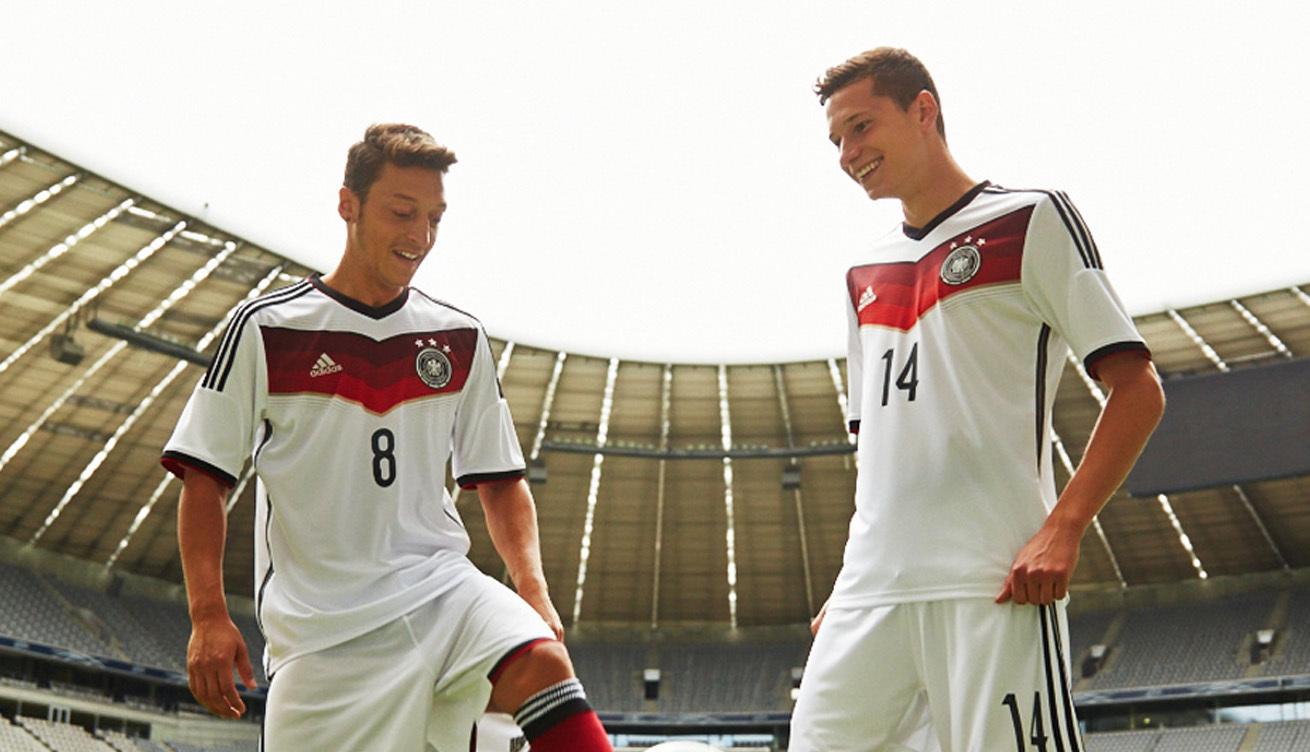 Adidas will die Trikots der Fußball-Nationalelf wieder in Deutschland produzieren lassen.