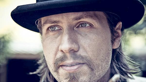 Ein liebeswütiger Cowboy, schöne Saloontänzerinnen und ein fieser Gegenspieler: High Noon ist ein verwechslungskomödiantischer Pro-Kondom-Benutzungs-Kurzfilmwestern zum Welt-Aids-Tag. Drehort war ebenfalls das Schloss Thurn in Heroldsbach.