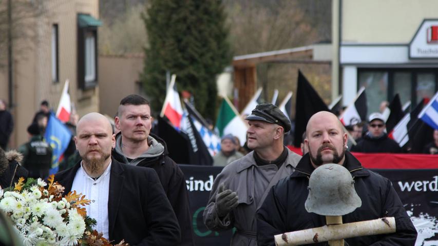 Oberfranken: Wunsiedel zeigt Flagge gegen Rechts