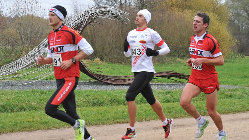 Sieger wurde schließlich bei den Männern mit 32:16 Minuten Simon Schwarz vom TSV Gräfelfing, die Gewinnerin bei den Frauen, Christine Ramsauer aus Fürth, legte die zehn Kilometer in 38:20 Minuten zurück.