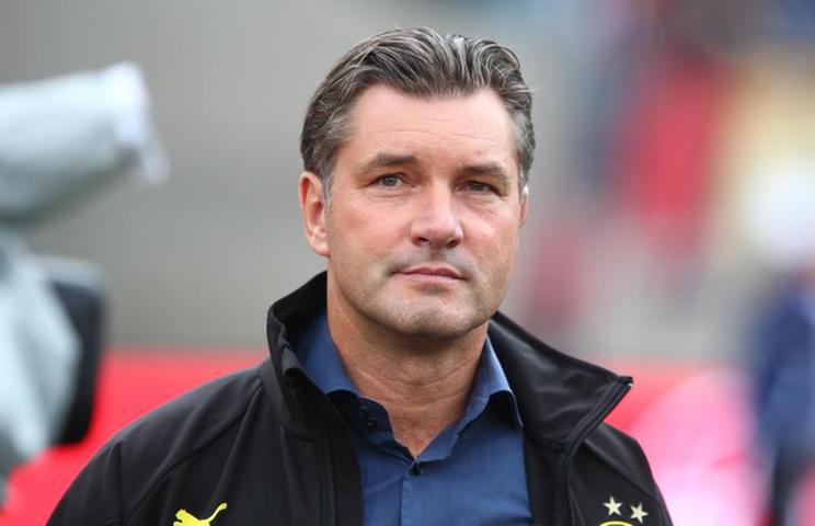 Dortmunds Manager Michael Zorc erklärte die Nehmerqualitäten  seines Mittelfeldspielers Sven Bender wie folgt: "Gegen Sven Bender ist Chuck Norris ein Weichei!"