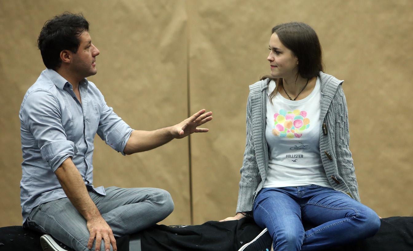 Noch ist alles ganz entspannt: Schauspieler Marco Steeger gibt Teresa Tipps, auf was es ankommt. Noch ist alles ganz entspannt: Schauspieler Marco Steeger gibt Teresa Tipps, auf was es ankommt.
