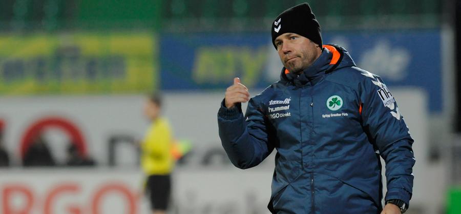 In Frank Kramer (März 2013 bis Februar 2015) holte man ein Trainereigengewächs zurück nach Fürth. Dem beinahe gelungenen Wiederaufstieg folgte eine Saison in der unteren Tabellenhälfte,...