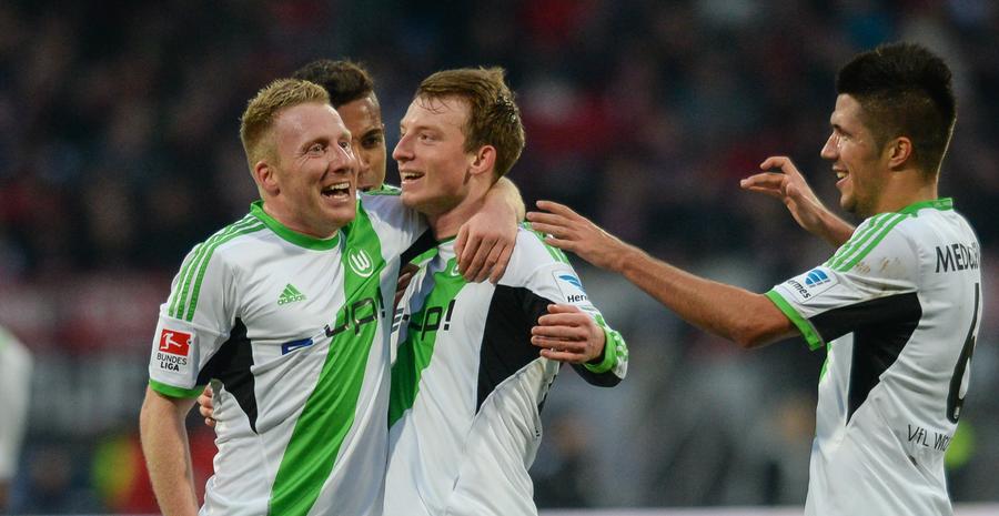 In der 38. Spielminute dann der Führungstreffer für den VfL Wolfsburg. Ein Flatterball von Maximilian Arnold ...