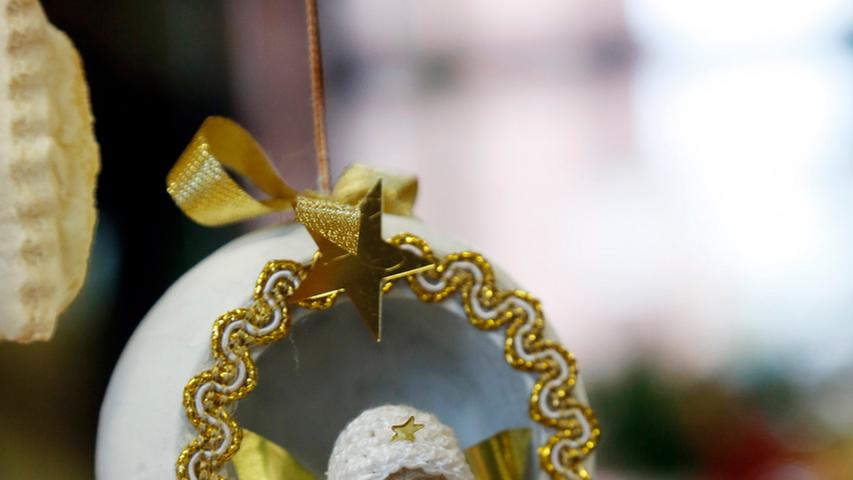 Mit viel Liebe und Genauigkeit wurden die kleinen Figuren für den Weihnachtsbaum gefertigt.
