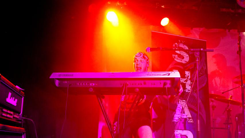 Keyboarder Martin Kiesewetter begleitete die Hardcore-Punk-Songs mit Elan. Überraschenderweise wirkte sich auch das für diese Musikrichtung untypische Keyboard positiv auf das musikalische Ergebnis aus.