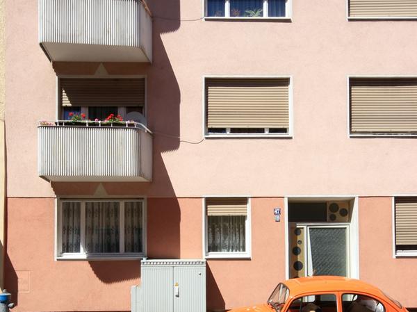 Zwar findet sich in diesem Motiv viel Farbe, trist wirkt es dennoch. Zwar findet sich in diesem Motiv viel Farbe, trist wirkt es dennoch.