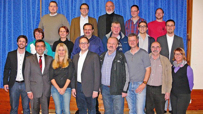 Das Team der SPD Schwanstetten für die Kommunalwahl nach der Nominierung. Auf Platz eins steht Bürgermeister Robert Pfann. SPD Schwanstetten: Die beste Liste aller Zeiten