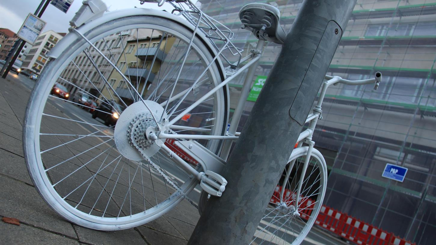 Ghostbike in Nürnberg: Mahnmal für getötete Radfahrerin 