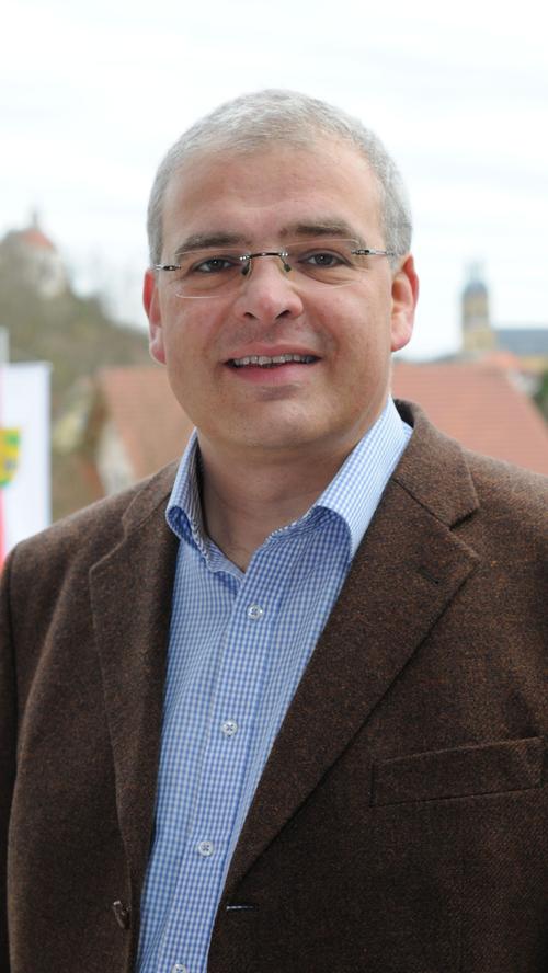 Nach seinem Austritt aus der CSU tritt Hanngörg Zimmermann für die Wählerliste Bürgervereinigung Markt Gößweinstein an. Unterstützt wird er von Freien Wählern und der Bürgergemeinschaft. Der 46-Jährige führt ein Medizintechnik-Unternehmen.
