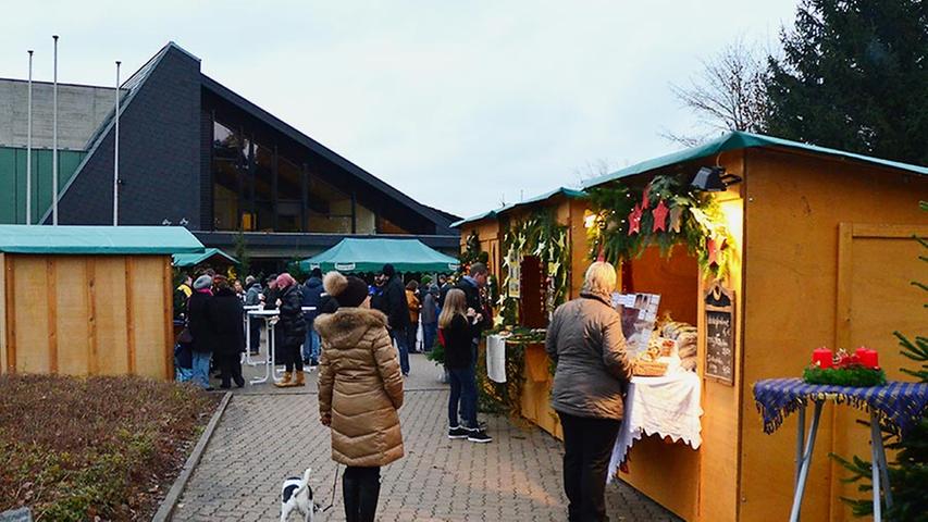 Auch Strullendorf lädt zu Weihnachtseinkäufen und - genüssen ein.