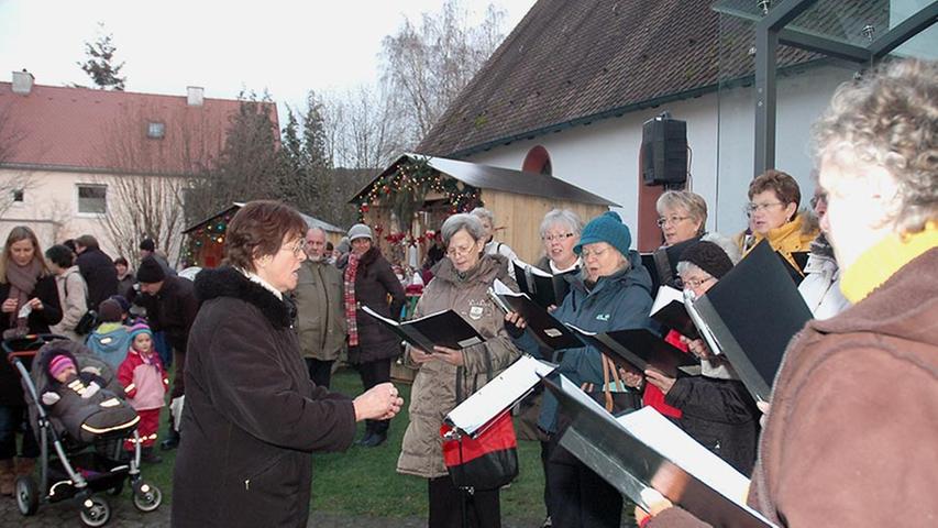 Neben dem von Karin Thundt geleiteten Kinderchor der Christopherus-Kindertagesstätte lauschten die Besucher auch dem Chor der Sangesfreunde Wolkersdorf-Dietersdorf und des Volkschores Schwabach.