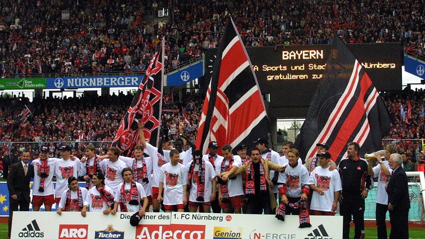 Denkwürdig ist das Duell am 32. Spieltag der Saison 2000/2001 - als just am 101. Vereinsgeburtstag ganz Nürnberg über den Aufstieg jubelt.