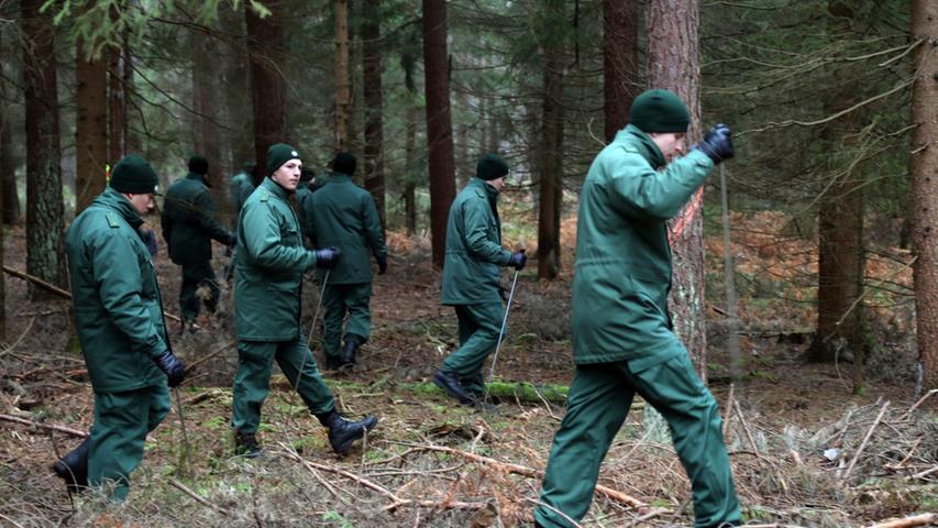 Am 4. Dezember 2013 durchkämmten Polizisten  das Gebiet rund um den Eisweiher sowie den Forsthofer Forst erneut.