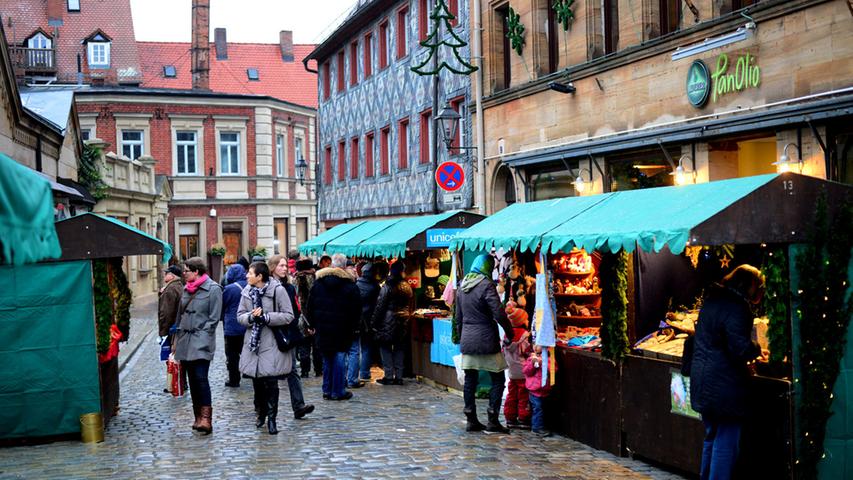 Zur Altstadtweihnacht zeigt sich der Waagplatz von seiner schönsten Seite.